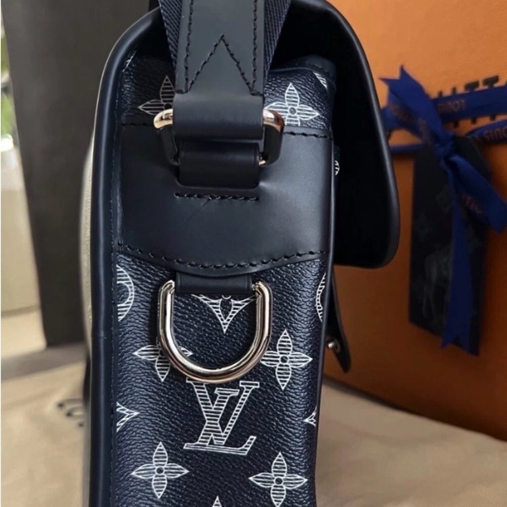 Louis Vuitton Monogram Savane Messenger PM men’s bag - Picture 5 of 9